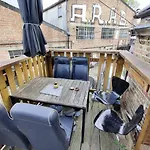 Unique Antique 2Br@Hackney Canal