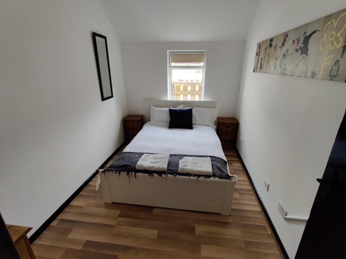 Unique Antique 2br@hackney Canal