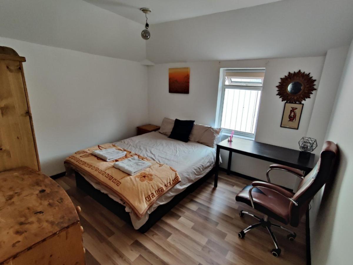 Unique Antique 2br@hackney Canal *